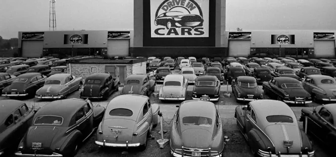 Historisch drive-in-beeld uit het eigen merkmateriaal van Drive in Cars